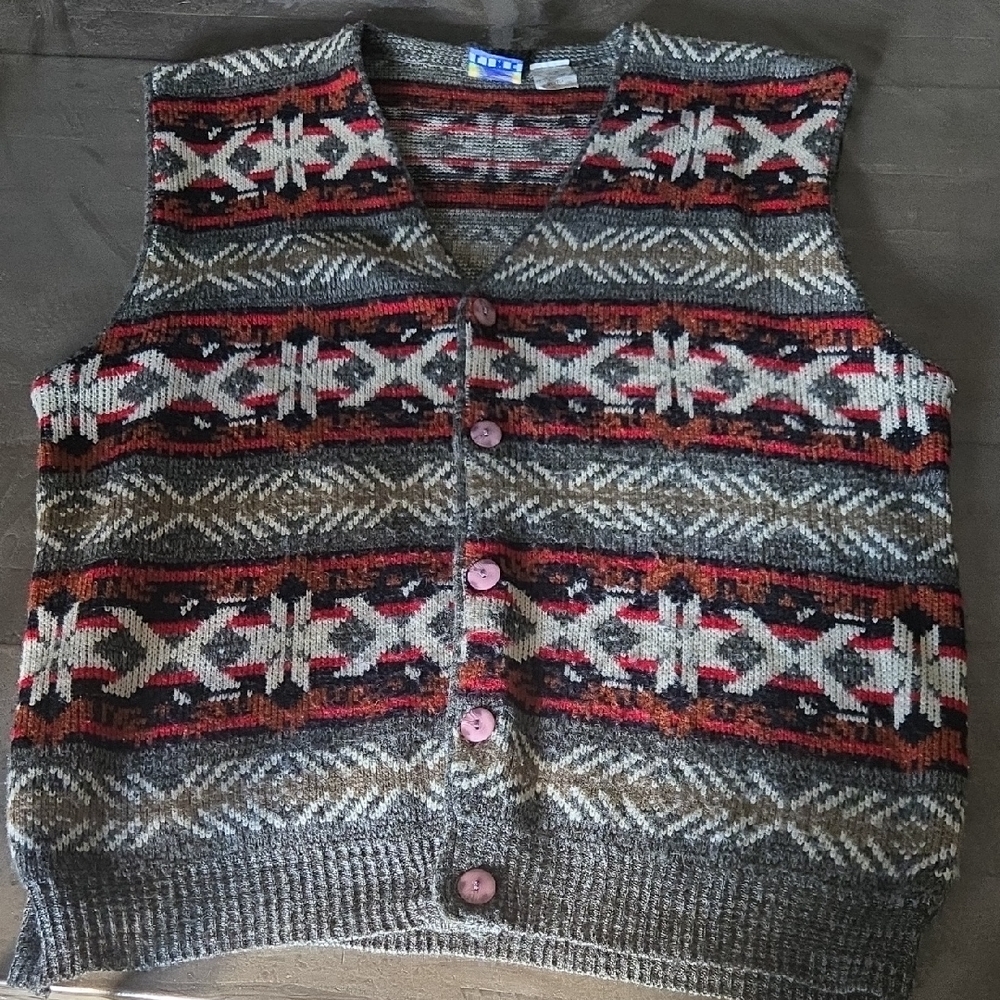 Geometric Knit Button-Up Vest